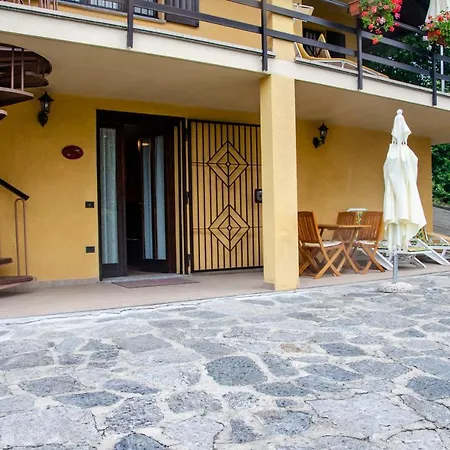 Vakantiehuis Family Gb - Dimora Fiorita Armeno